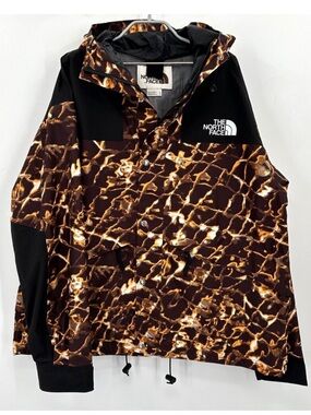 The North Face Men's 86 Retro Mountain Jacket Coal Brown Water Distortion/TNF